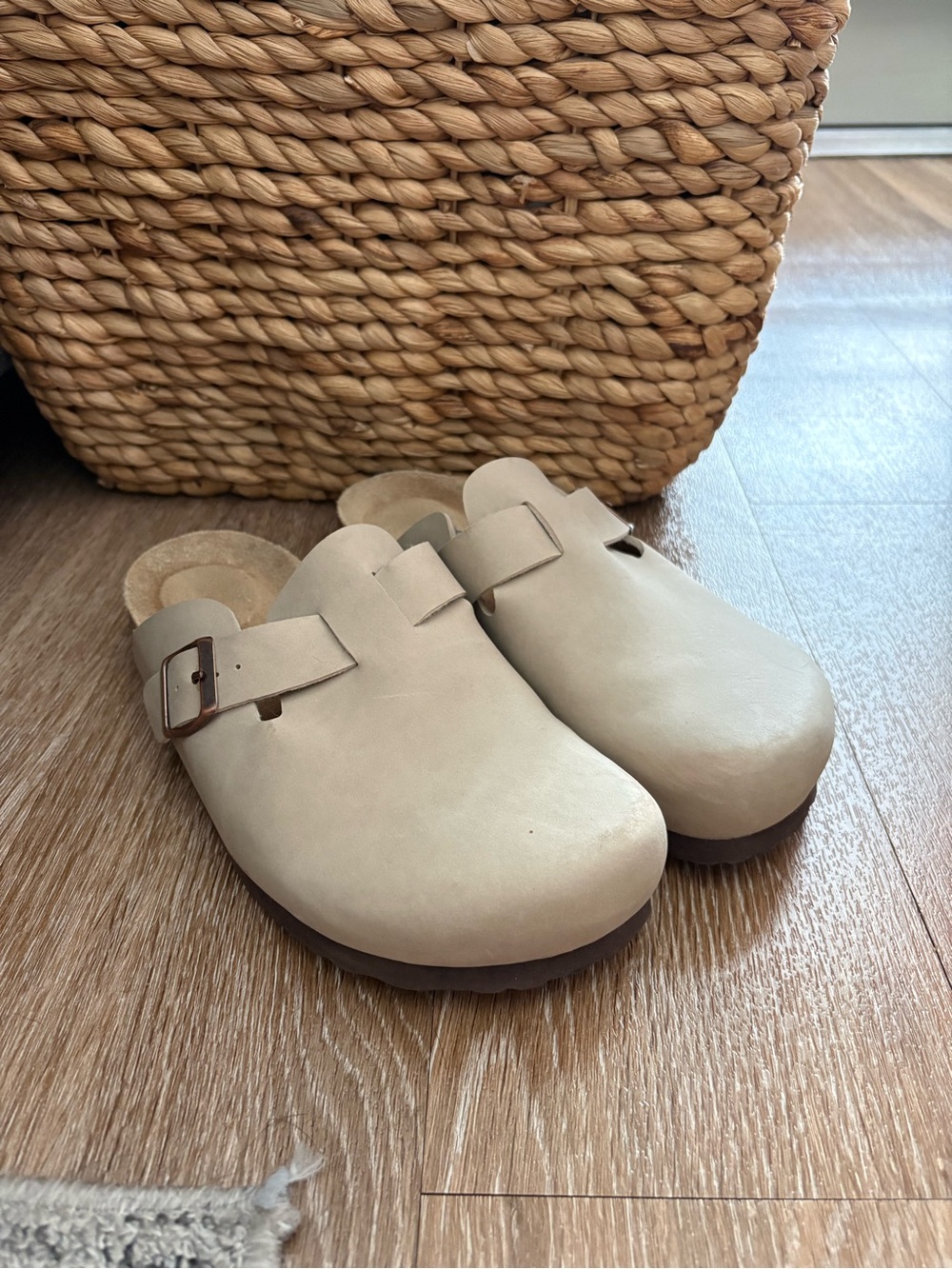 Cushionaire Clogs